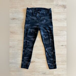 Athleta Ultimate Camo 7/8 Tight sz S